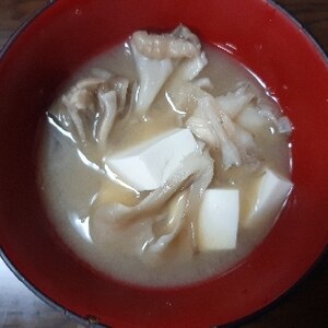 エリンギと木綿豆腐の味噌汁